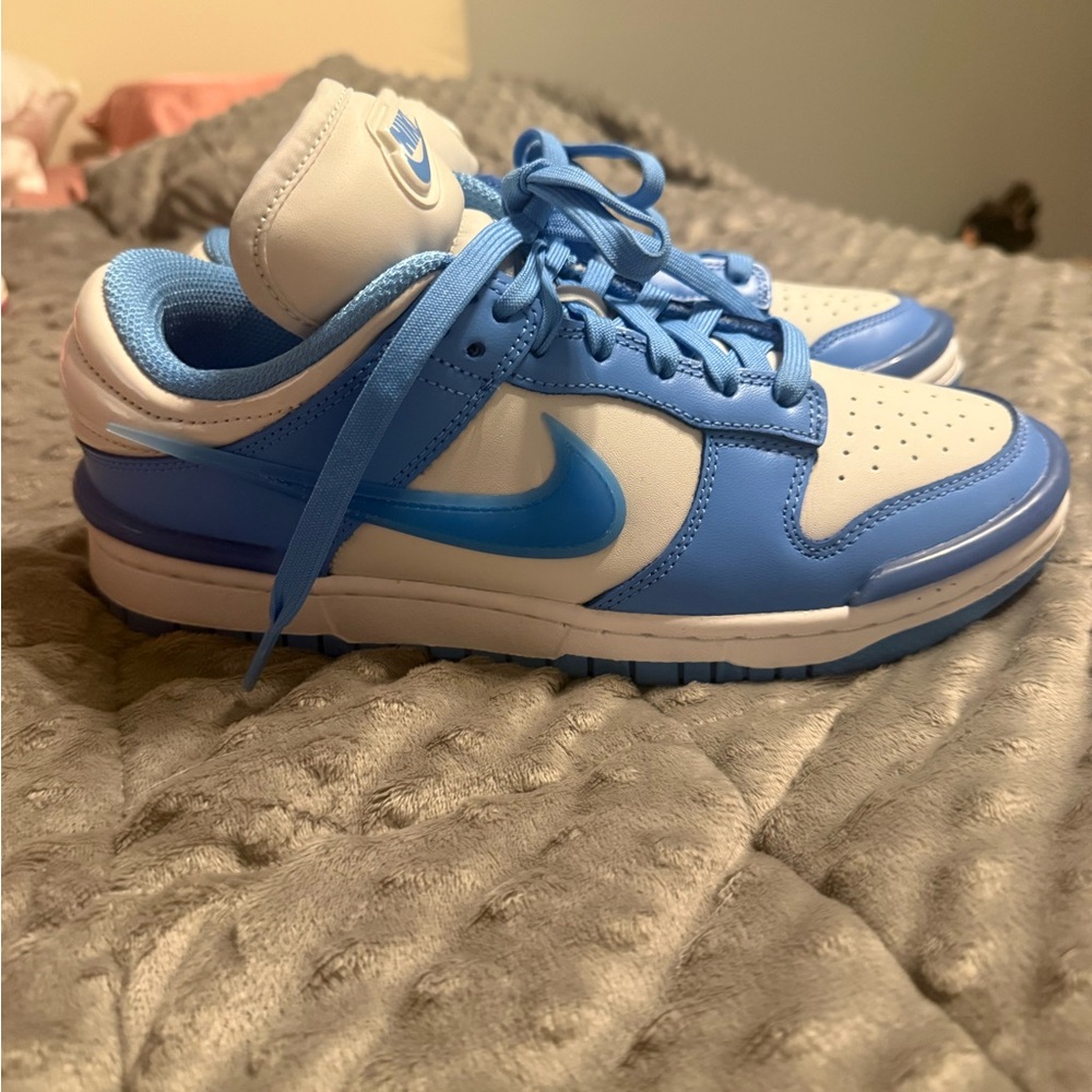 Used once Nike Low-Top Sneakers in White and Light Blue size 8.5